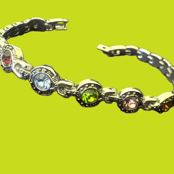 Silver Rainbow Jeweled Bracelet Size 7 with Snap Lock NWOT - Picture 7 of 12